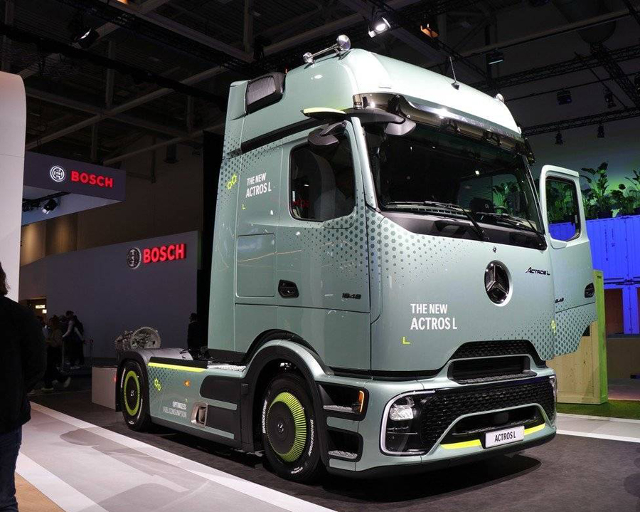 Comment sont les performances de manipulation des camions Mercedes Benz?